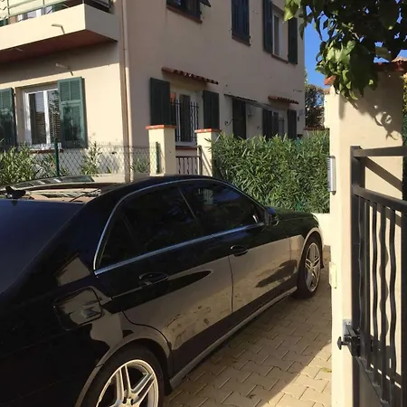 Le Printemps Apartment